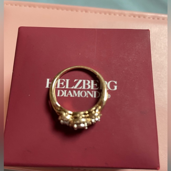 Helzberg 10k Yellow Gold Diamond-.27 tcw Band Fine Three Stone Halo Ring-Sz 7.75 - Picture 2 of 9